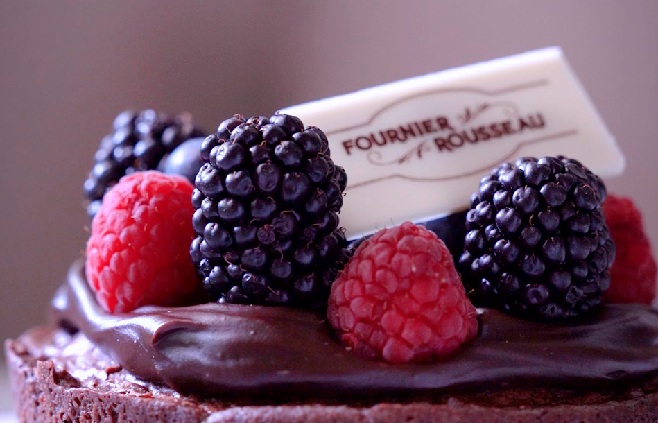 Fotografía de postres dulce de chocolate con frutos rojos  dulces participantes del pasapostre 2024